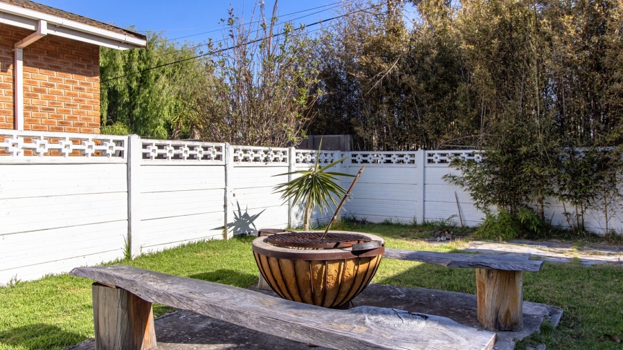 1 Bedroom Property for Sale in Sandbaai Western Cape